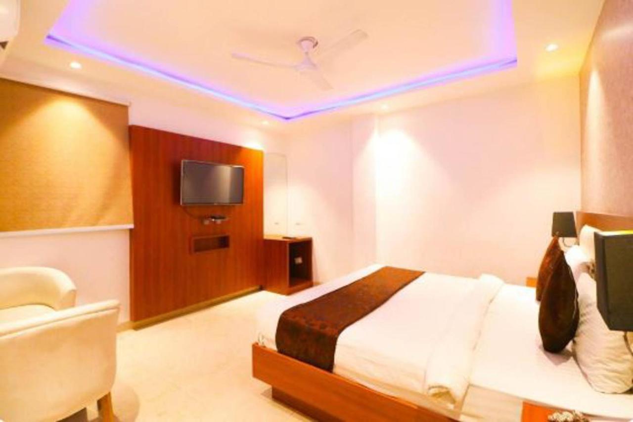 Hotel Wowstops-clark Near Delhi Airport Nova Deli