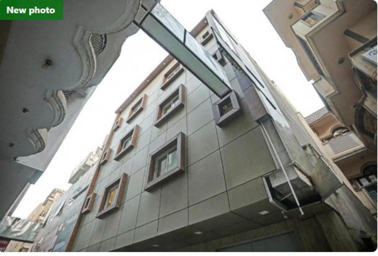 Hotel Wowstops-clark Near Delhi Airport