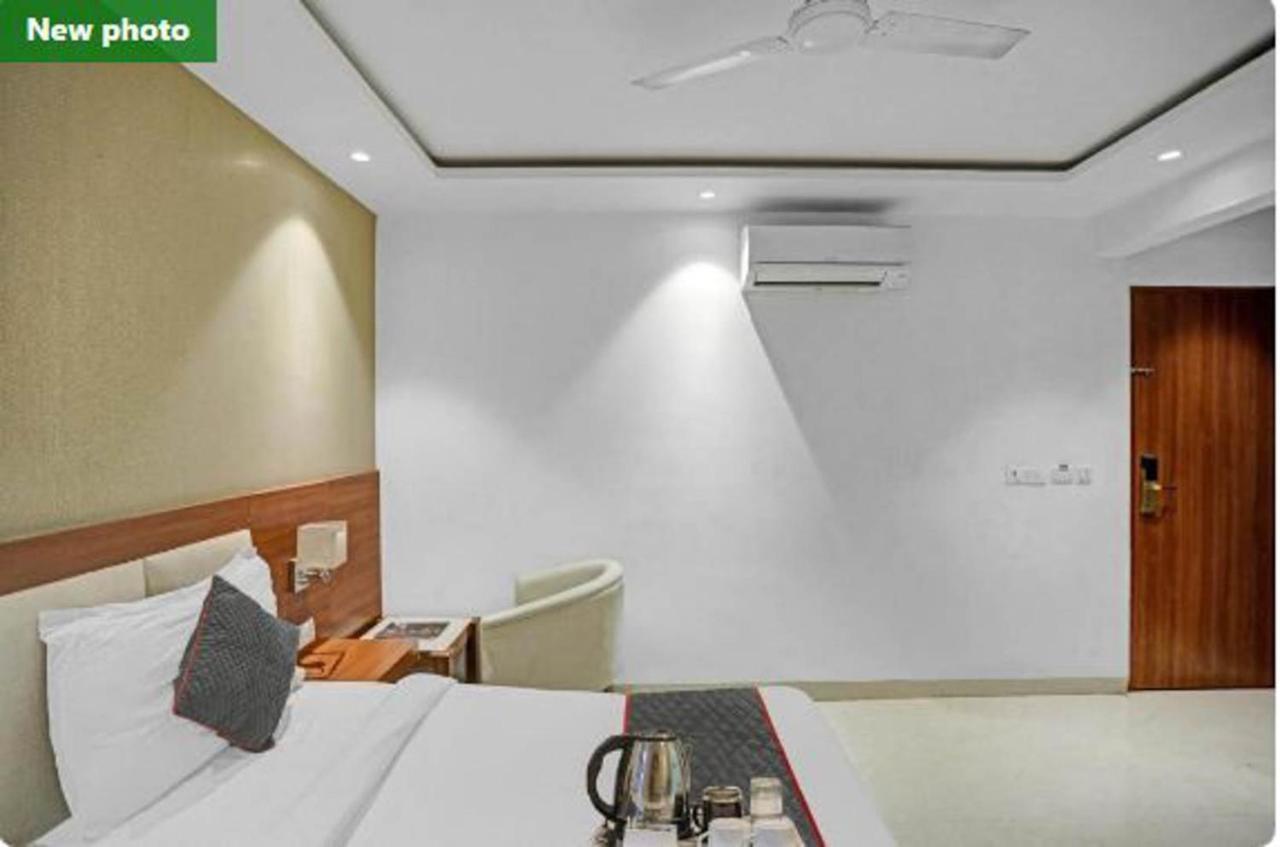 Hotel Wowstops-clark Near Delhi Airport