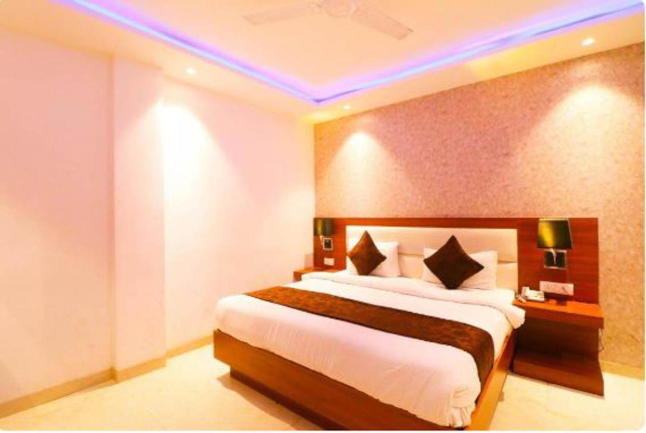 Hotel Wowstops-clark Near Delhi Airport Nova Deli