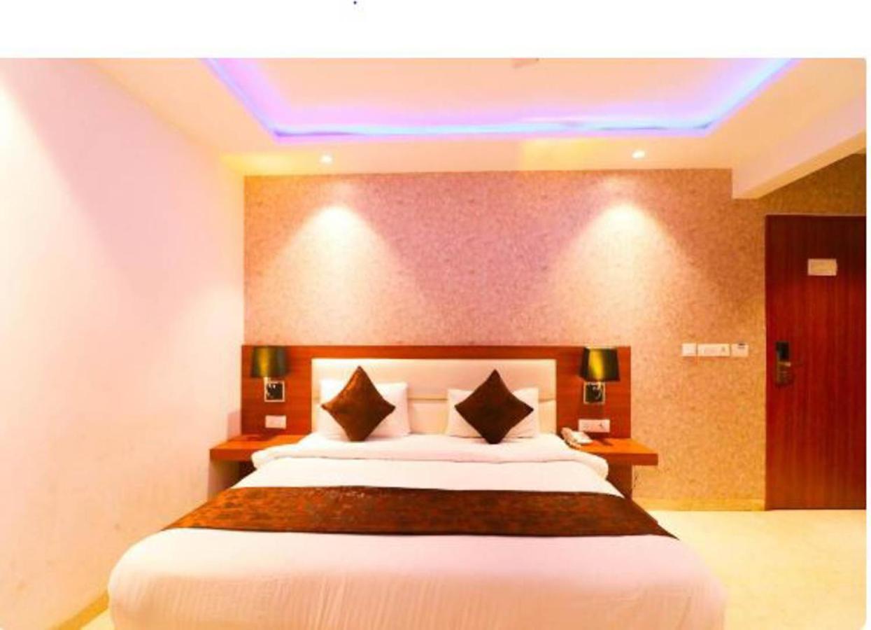 Wowstops-clark Near Delhi Airport 4*