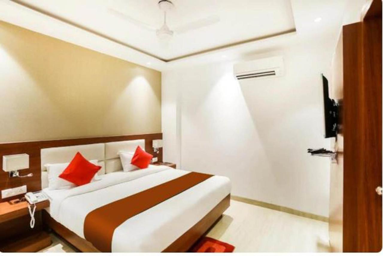 Hotel Aamara Near IGI Airport Delhi Hotel 3*
