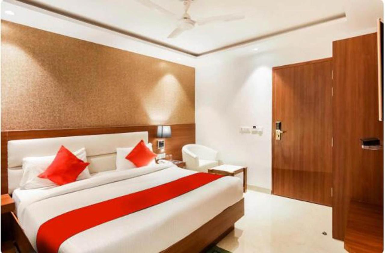 Hotel Aamara Near IGI Airport Delhi Hotel