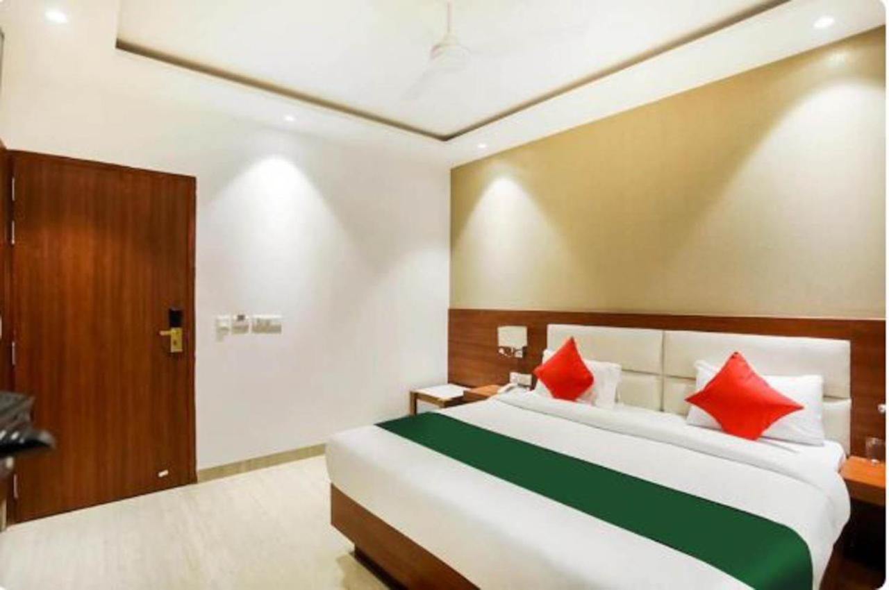 Hotel Aamara Near IGI Airport Delhi Hotel