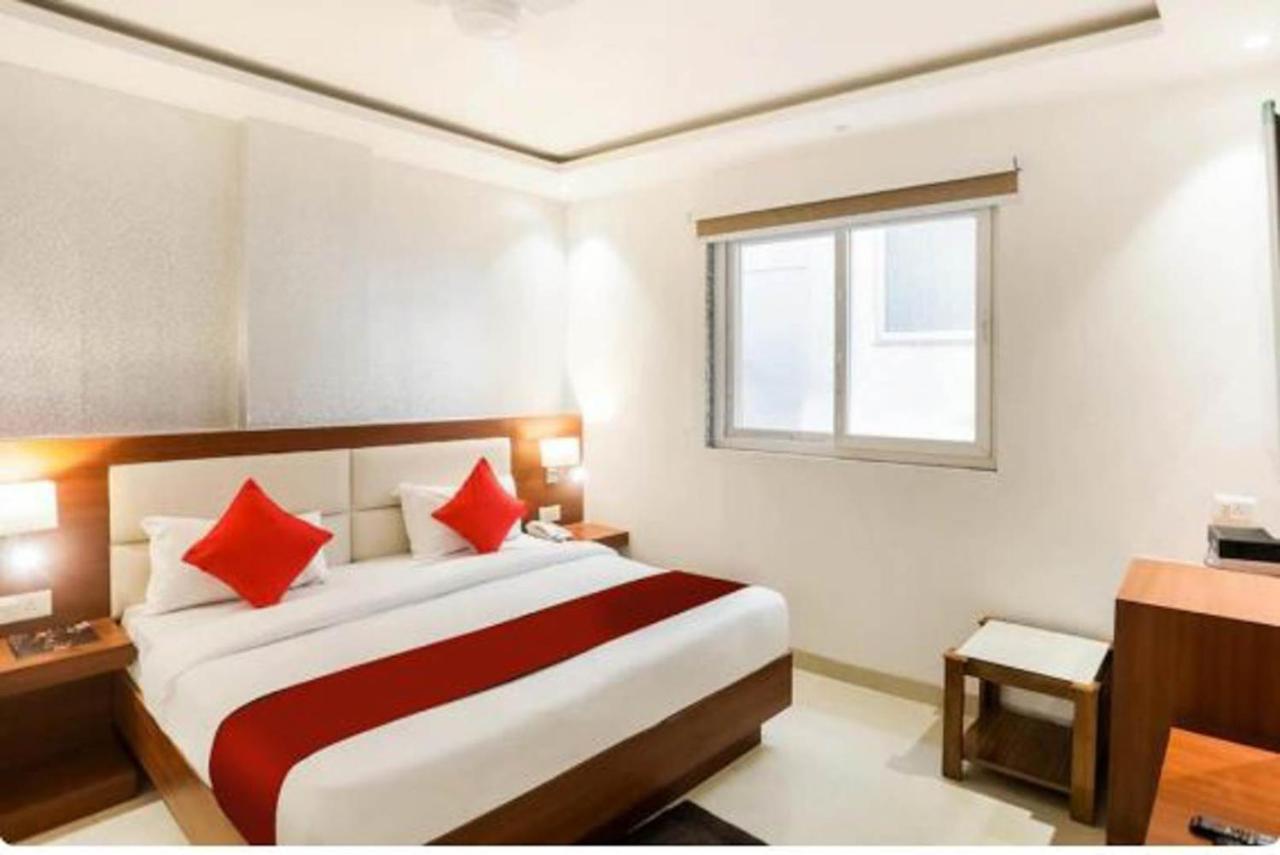 Hotel Aamara Near IGI Airport Delhi Hotel