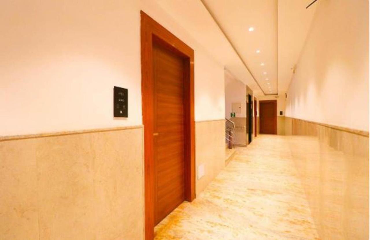 Hotel Aamara Near IGI Airport Delhi Hotel 3*