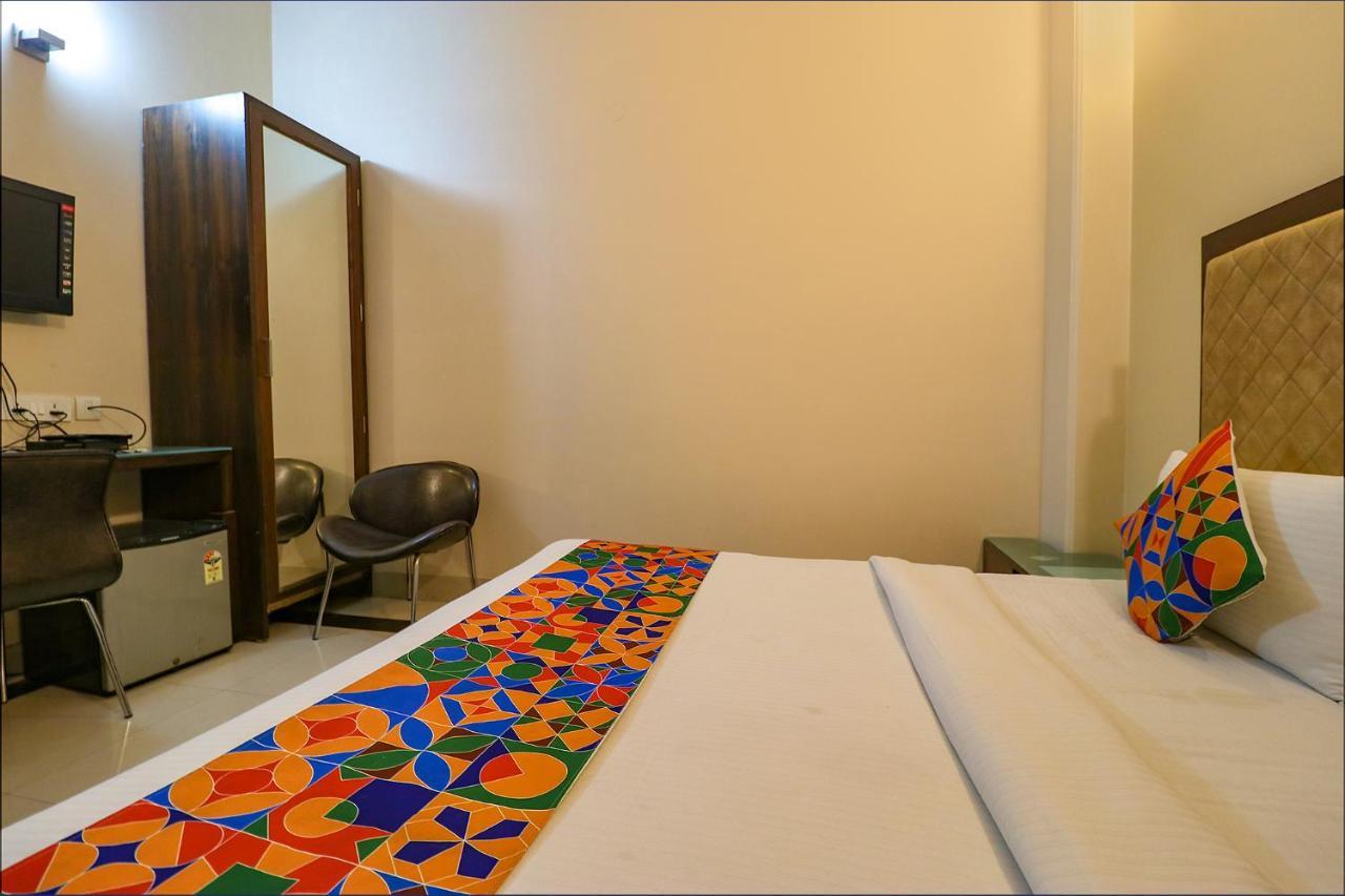 Fabexpress Llyod Residency Hotel