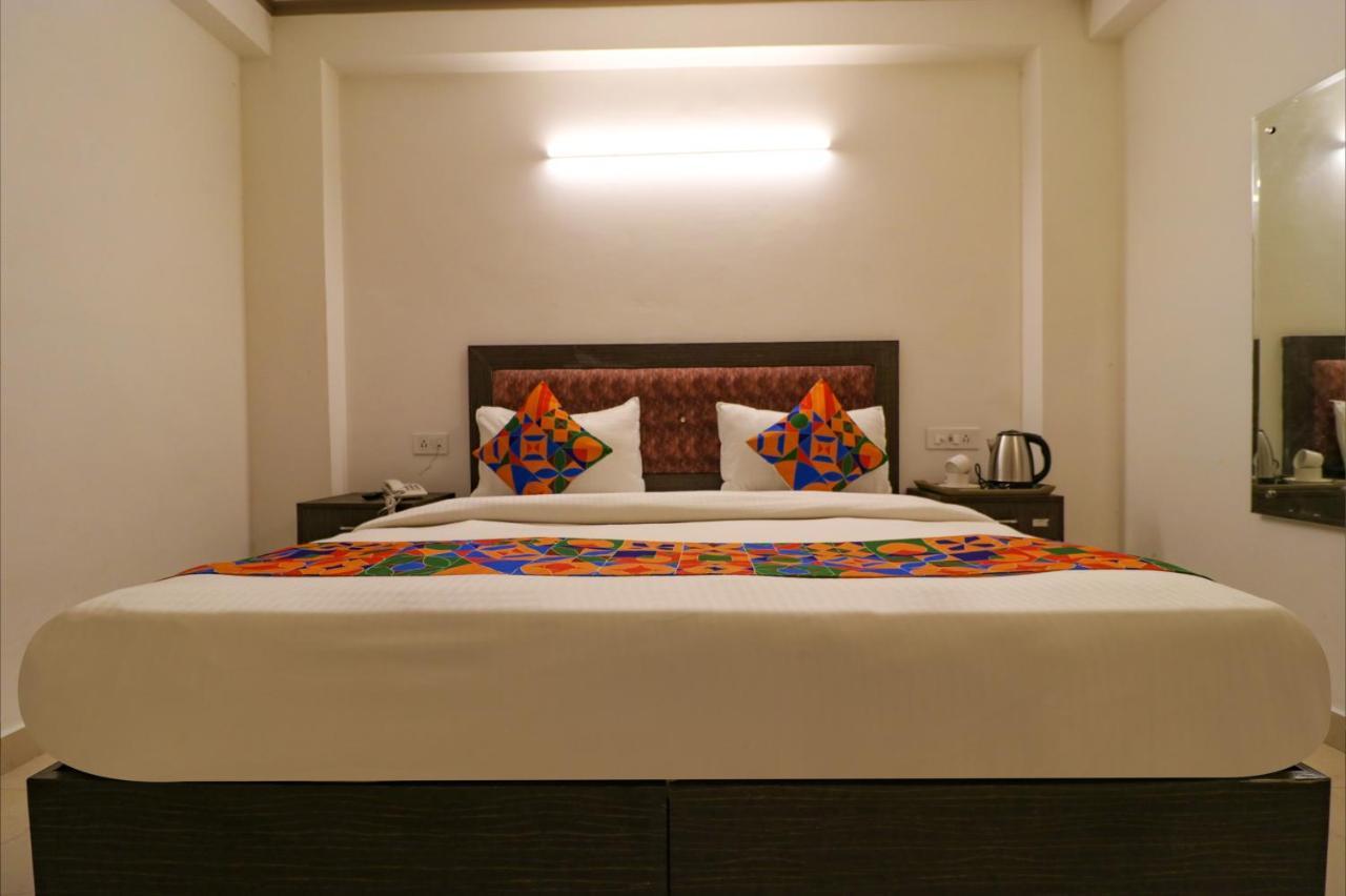 Fabexpress Dolphin International Near Delhi Airport 3*
