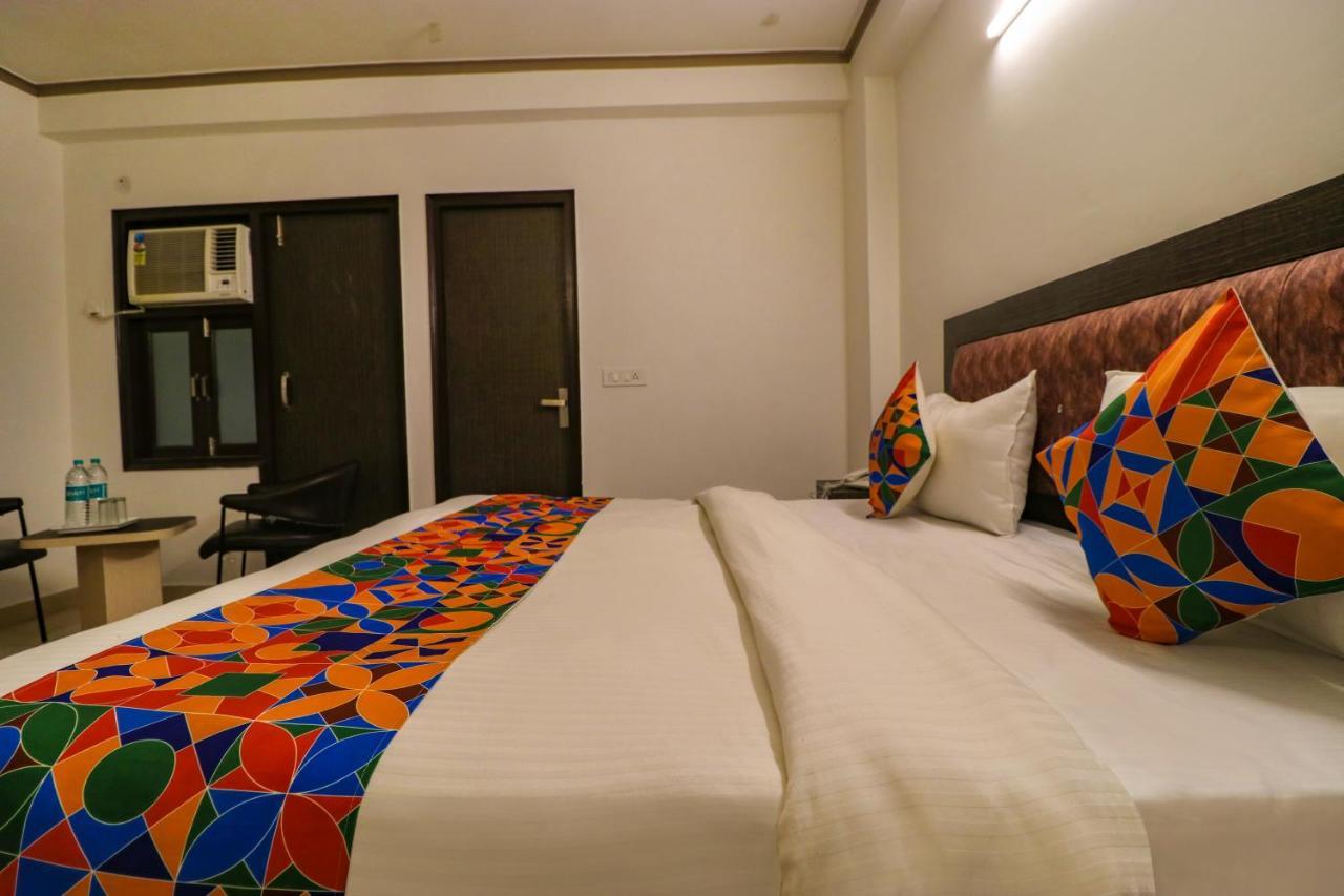 Hotel Fabexpress Dolphin International Near Delhi Airport