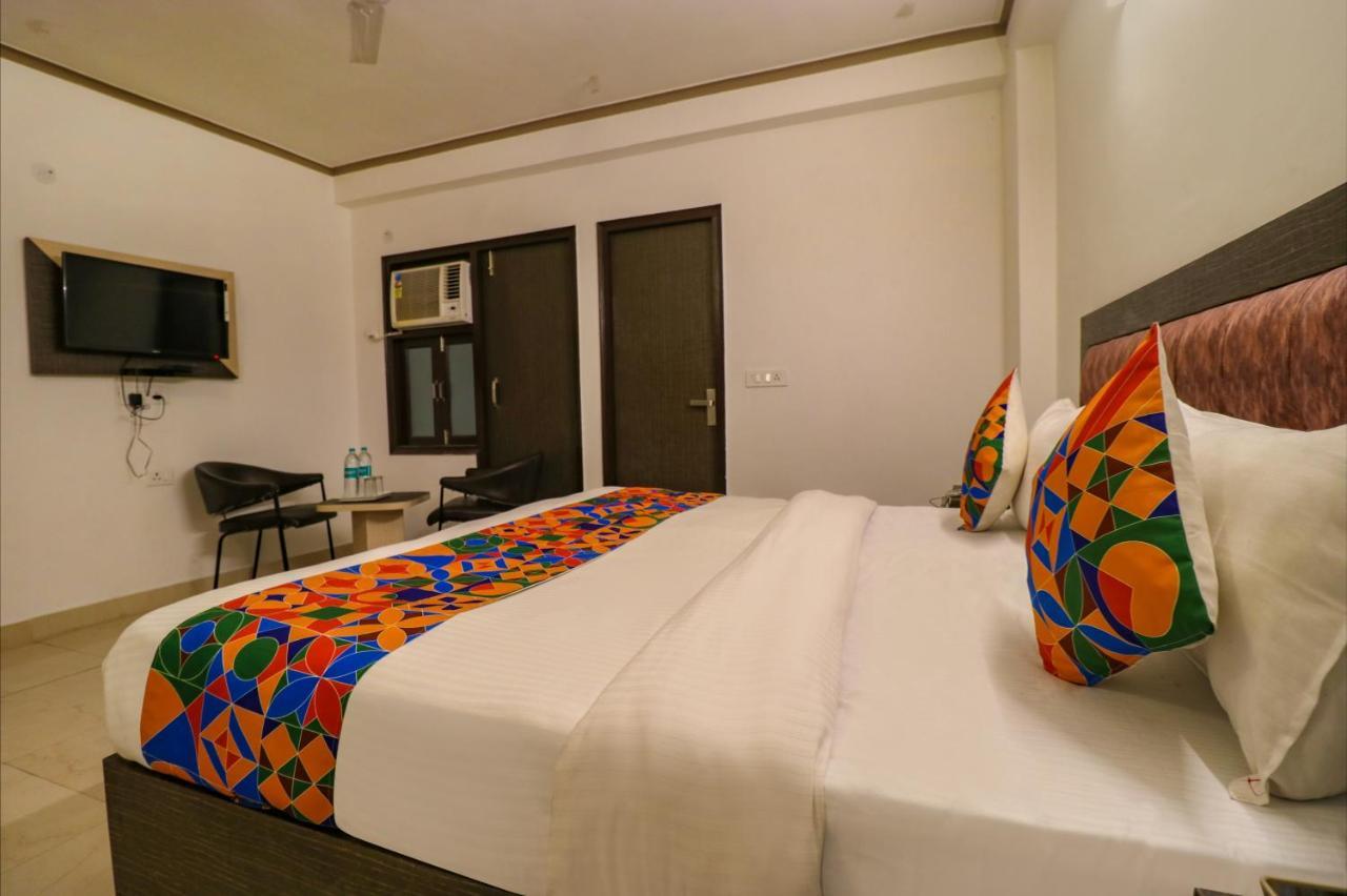 Hotel Fabexpress Dolphin International Near Delhi Airport 3*