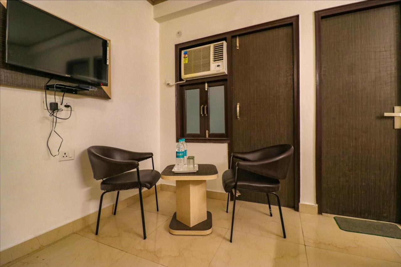 Hotel Fabexpress Dolphin International Near Delhi Airport 3*