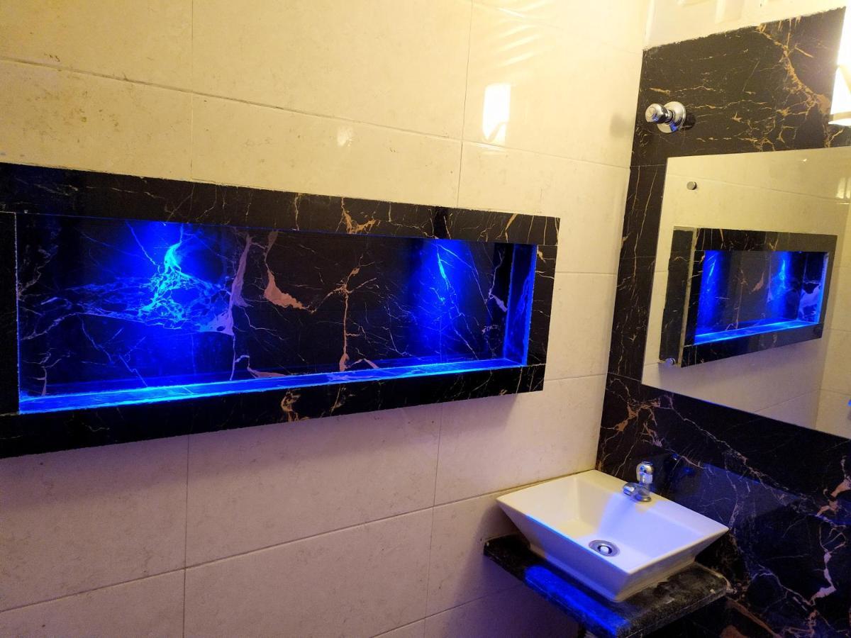 Peace Point - 1 Min Walking Distance From Station 3* New Delhi