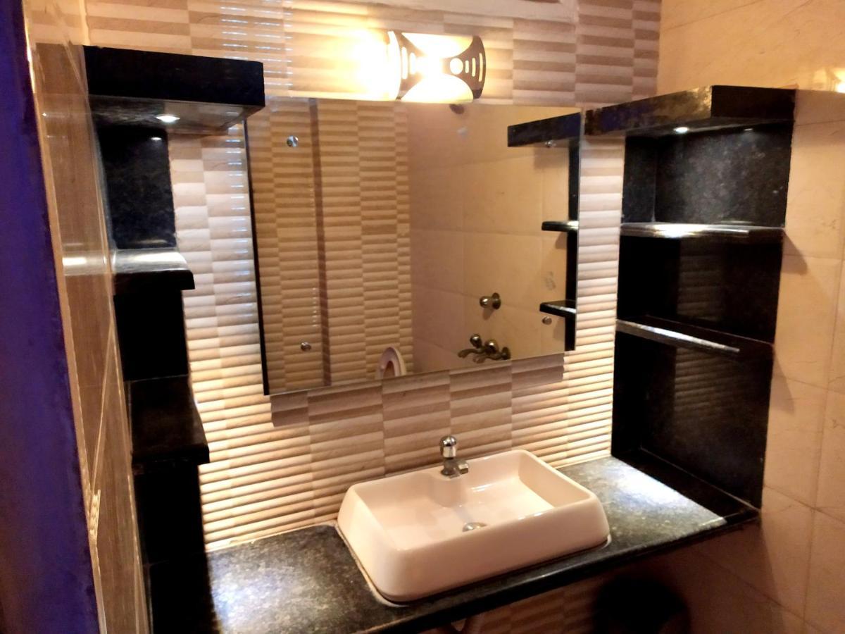 Hotel Peace Point - 1 Min Walking Distance From Station 3*