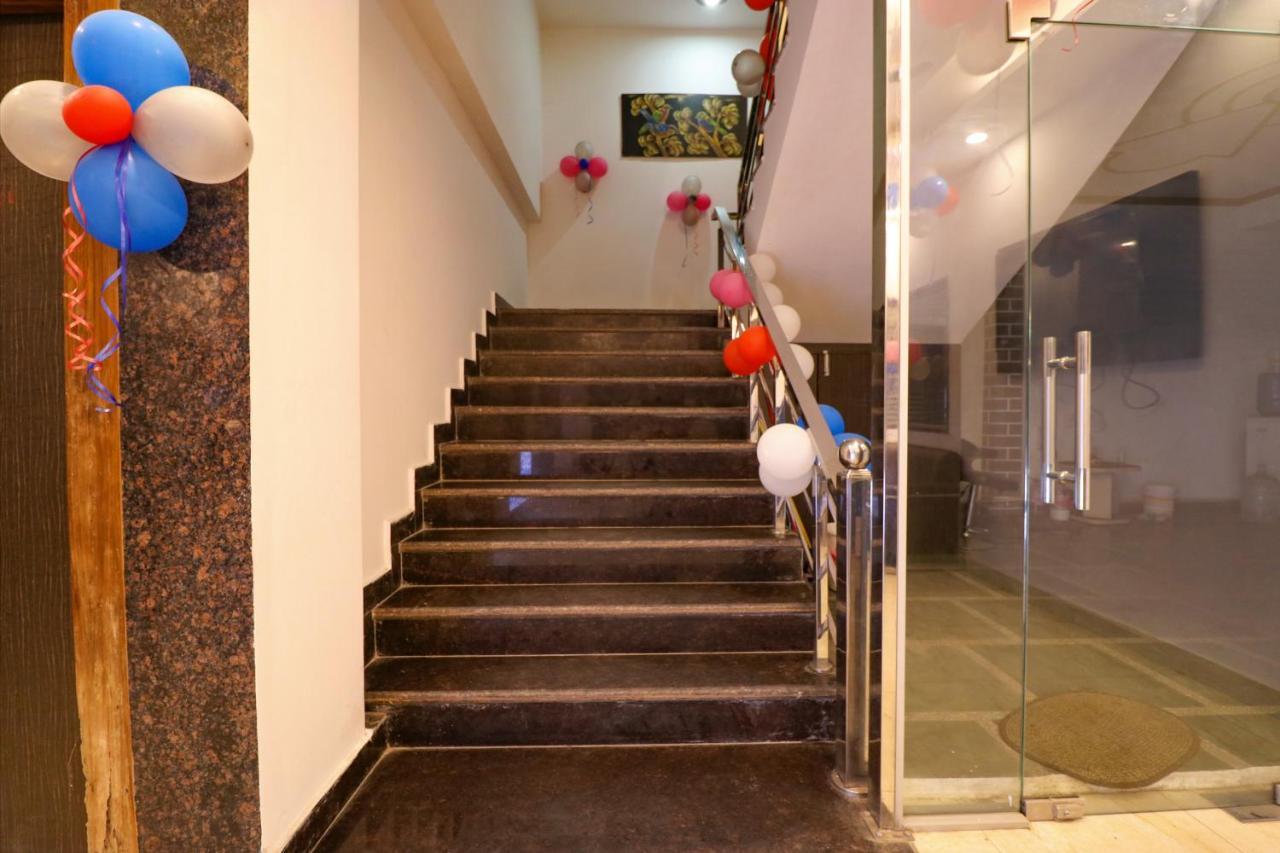 Hotel Fabexpress Dolphin International Near Delhi Airport