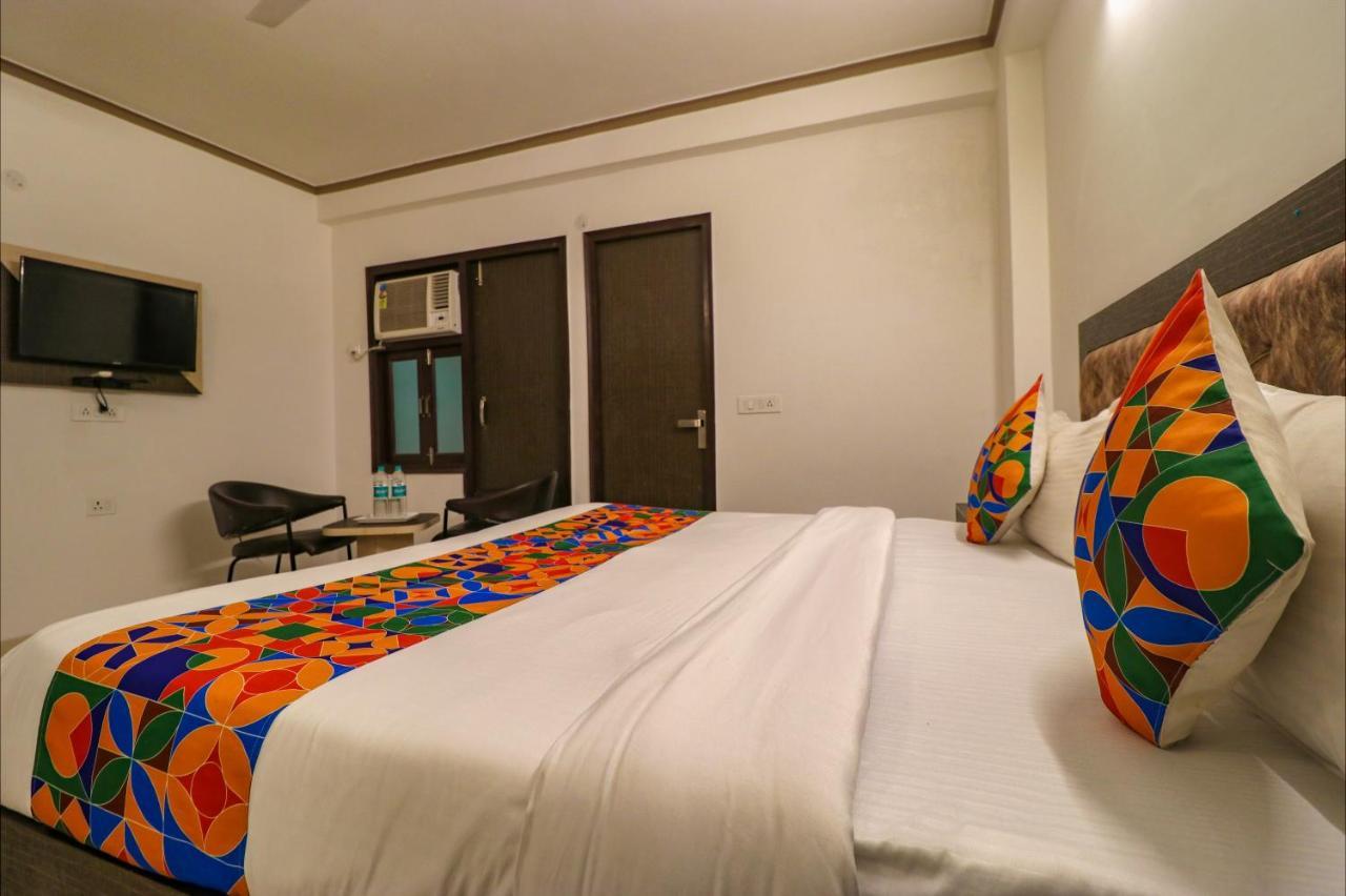 Hotel Fabexpress Dolphin International Near Delhi Airport