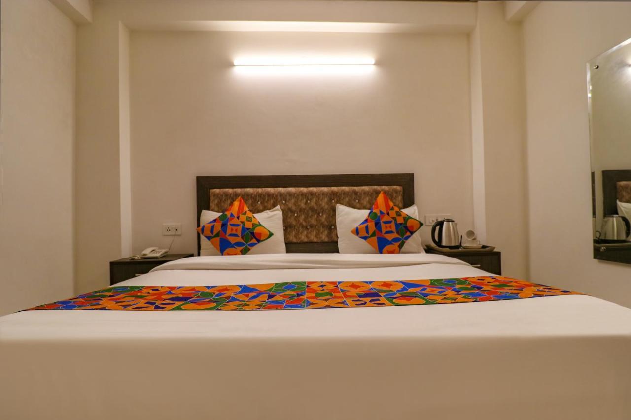 Hotel Fabexpress Dolphin International Near Delhi Airport 3*