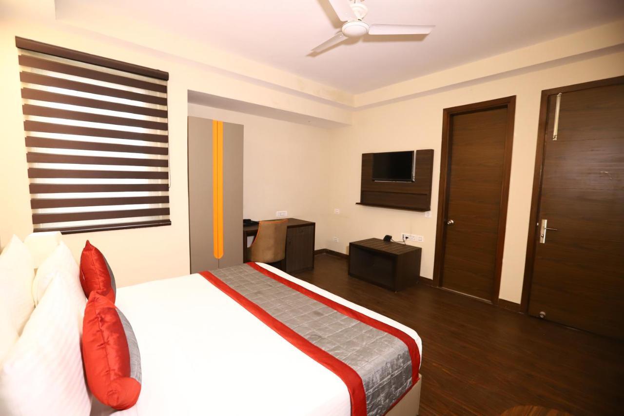 Azulo Bhikaji Cama Place Delhi - Couple Friendly Local Ids Accepted Nova Deli