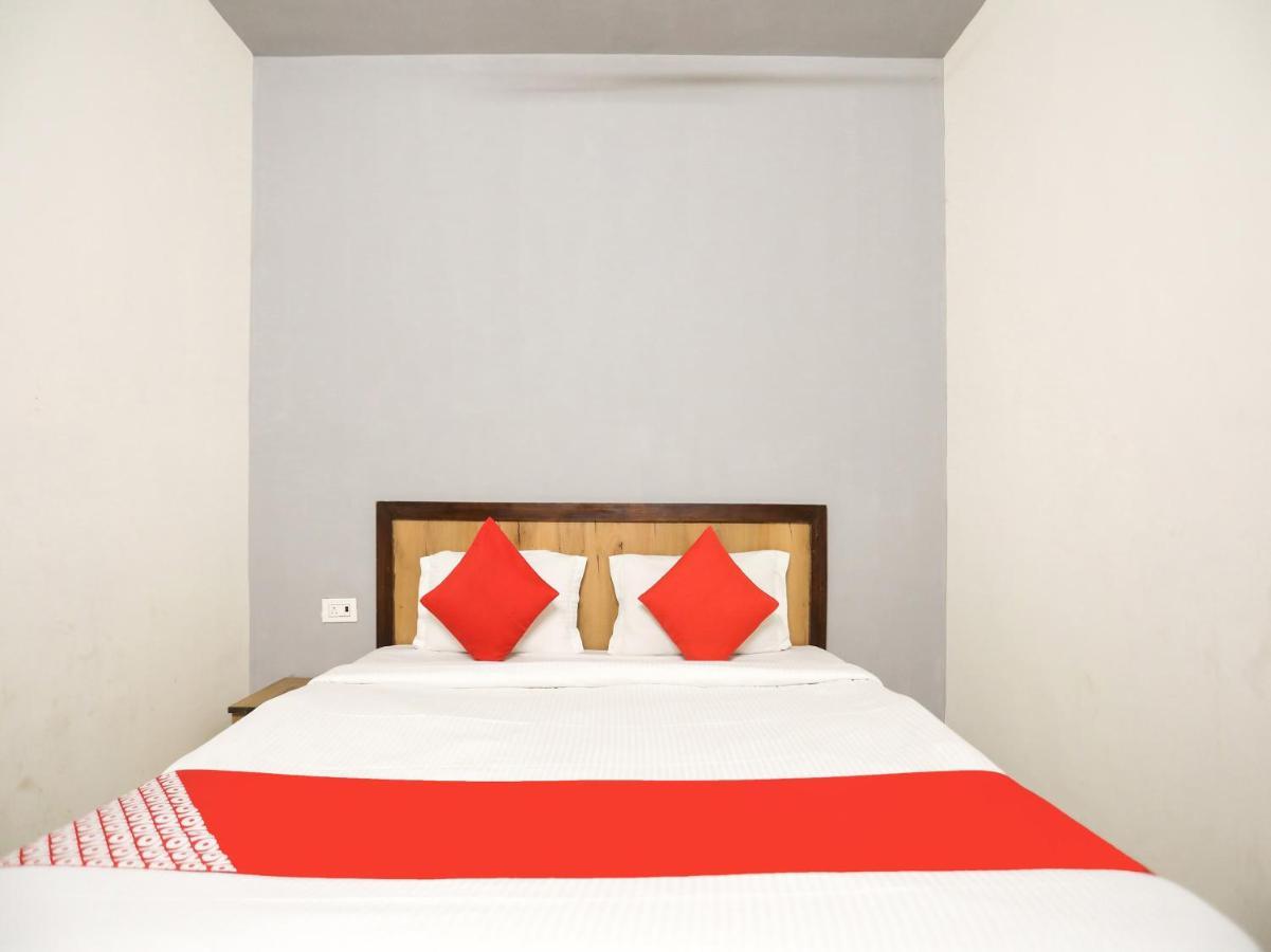 Oyo 73756 Fusion Burari Hotel 3*