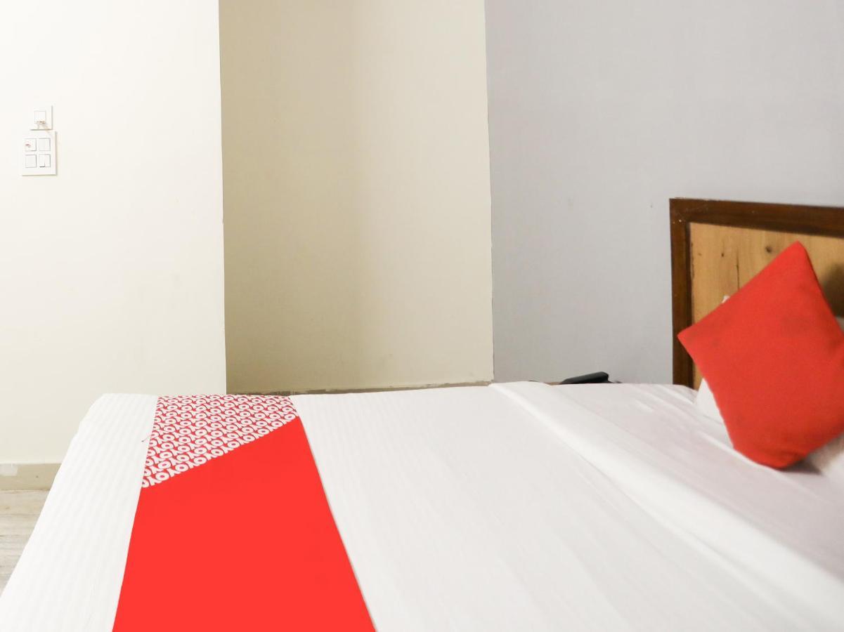 Oyo 73756 Fusion Burari New Delhi