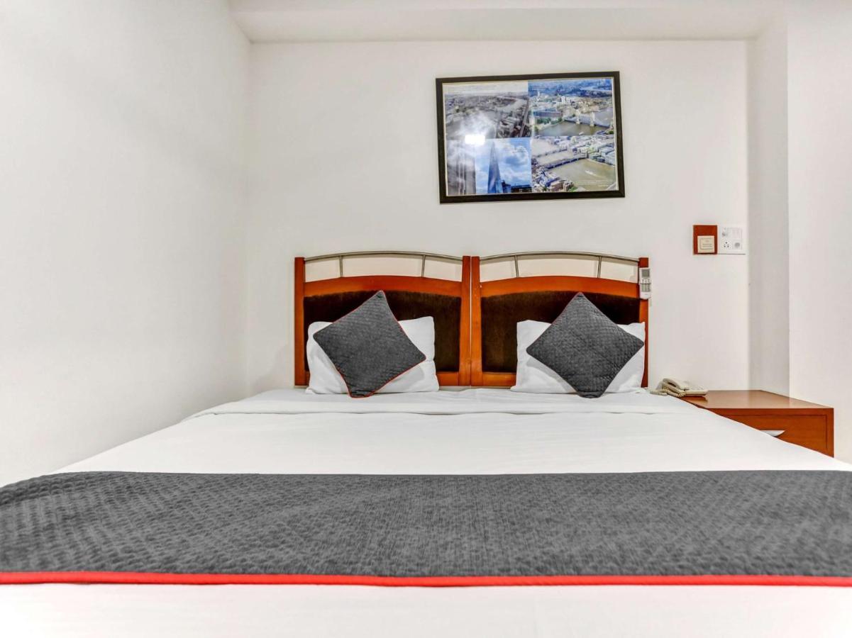 Oyo Townhouse 690 Admire 4*