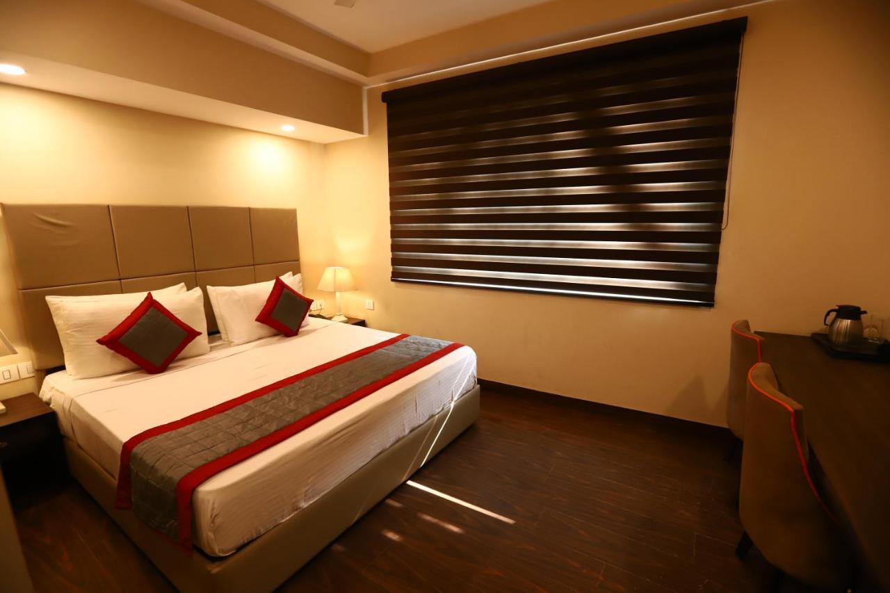 Azulo Bhikaji Cama Place Delhi - Couple Friendly Local Ids Accepted 3*