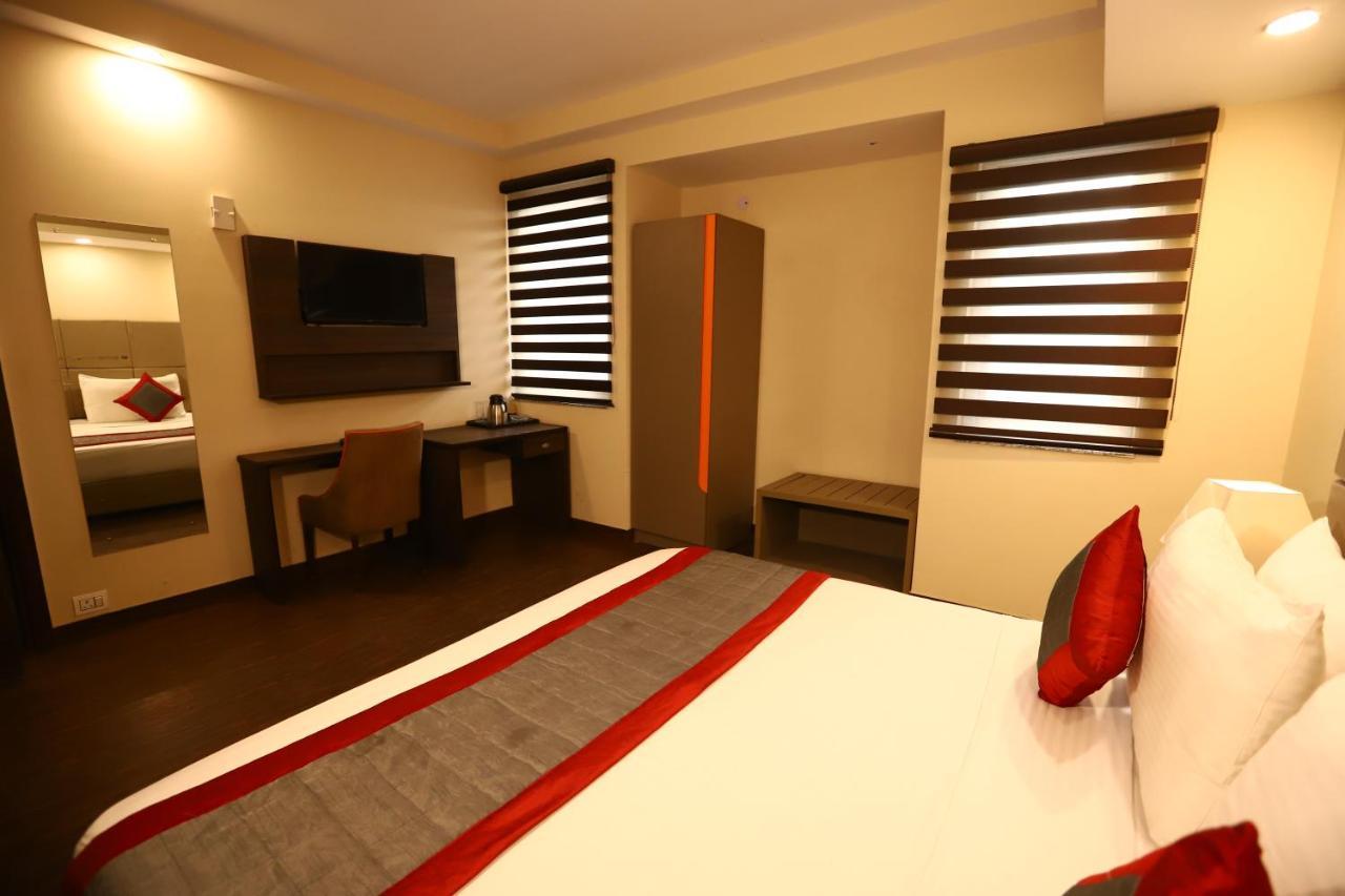 Azulo Bhikaji Cama Place Delhi - Couple Friendly Local Ids Accepted 3*