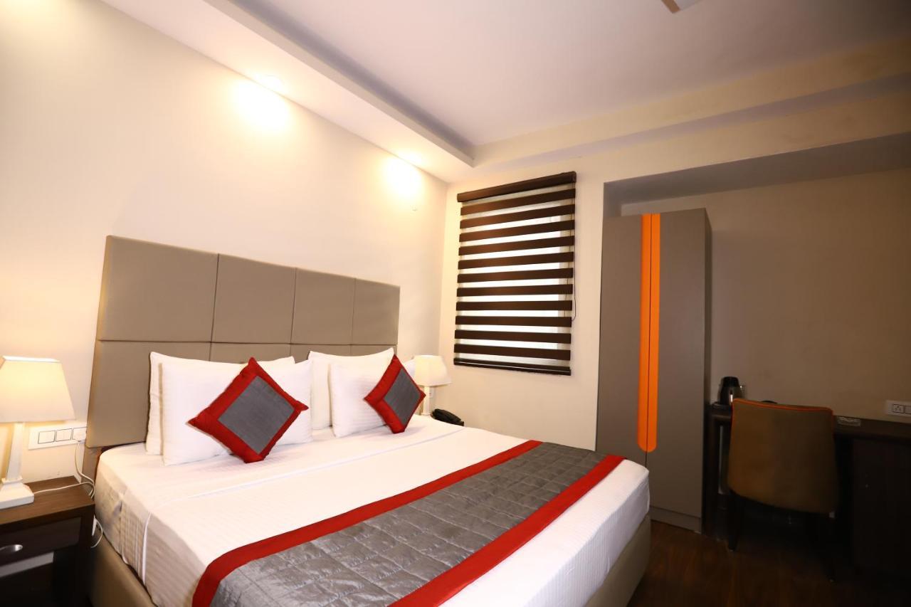 Hotel Azulo Bhikaji Cama Place Delhi - Couple Friendly Local Ids Accepted 3*