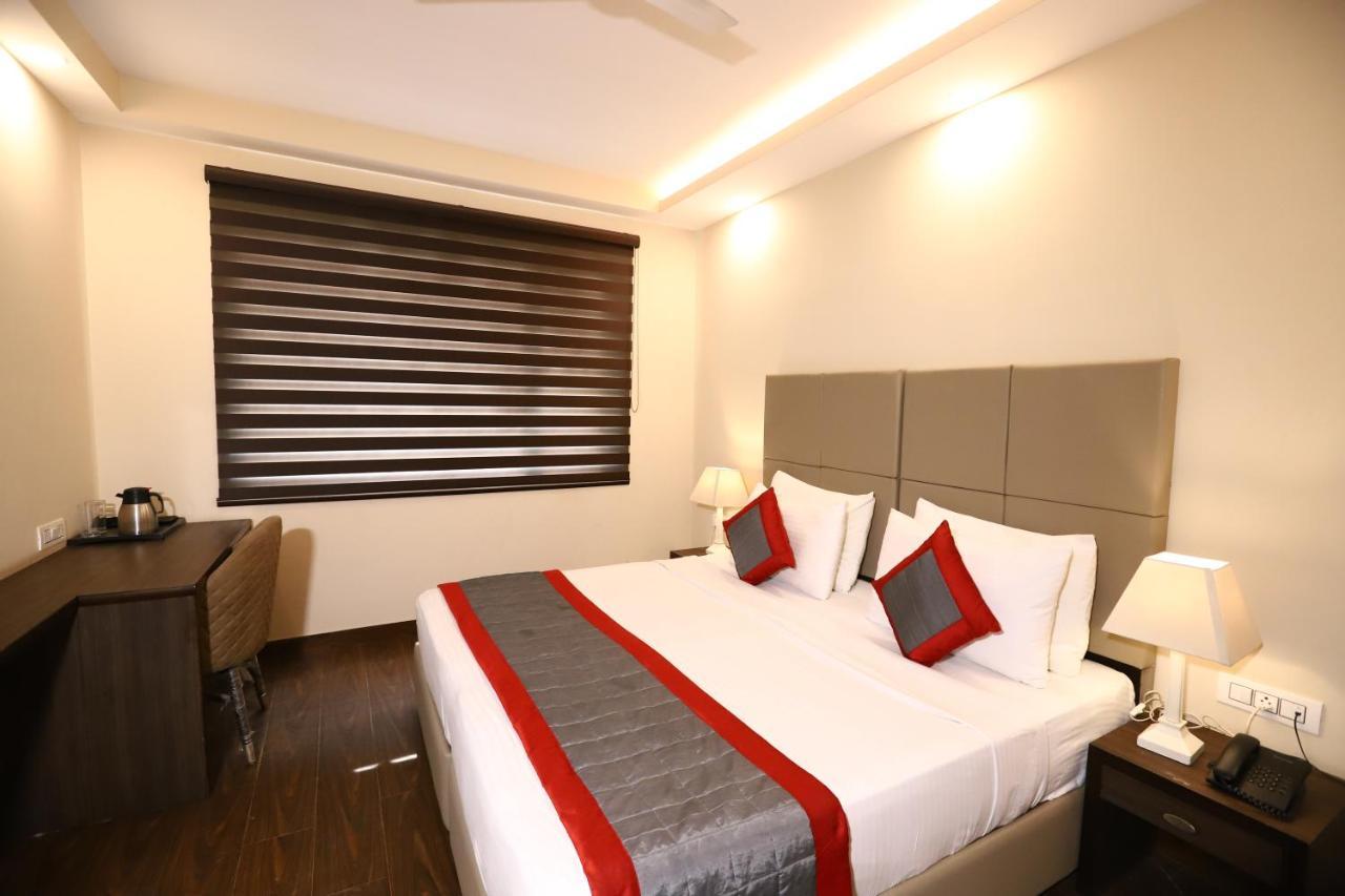 Hotel Azulo Bhikaji Cama Place Delhi - Couple Friendly Local Ids Accepted Nova Deli
