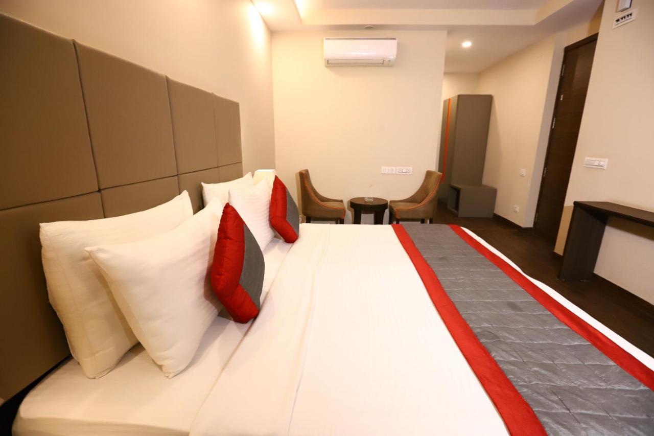 Azulo Bhikaji Cama Place Delhi - Couple Friendly Local Ids Accepted Hotel Nova Deli