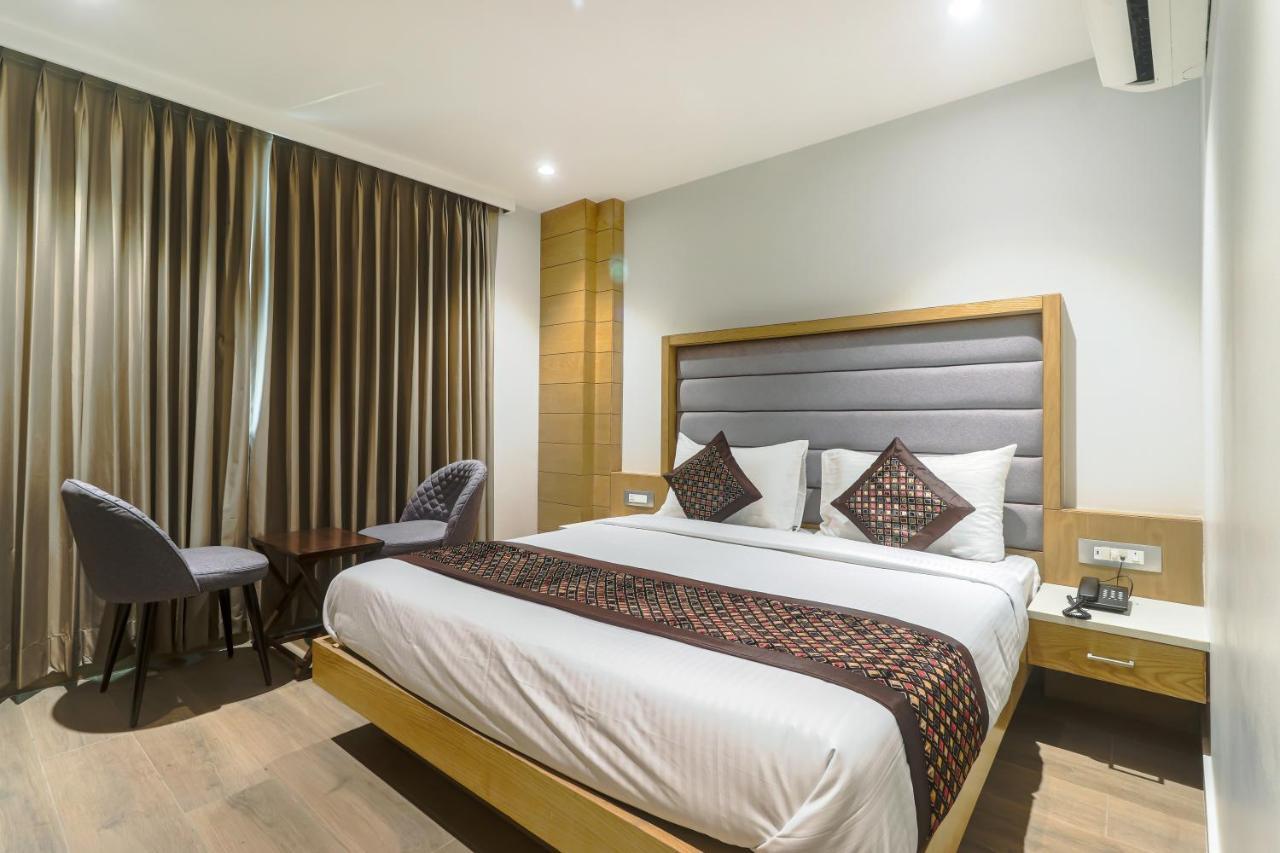 Bricks, Karol Bagh, New Hotel
