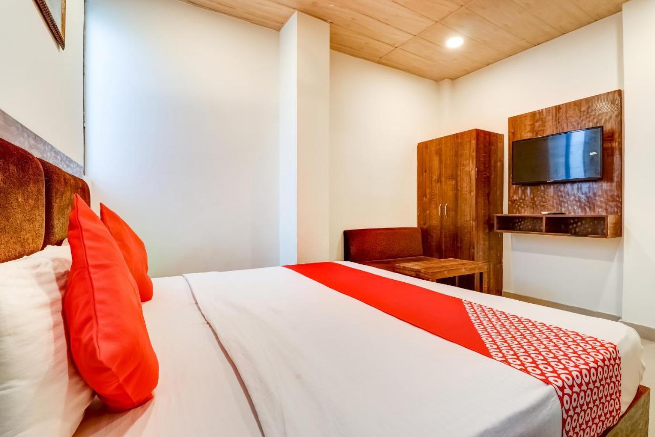 Hotel Oyo Ramada Near Dashrath Puri Metro Station New Delhi
