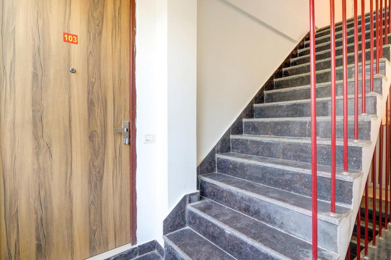 Oyo Ramada Near Dashrath Puri Metro Station Hotel