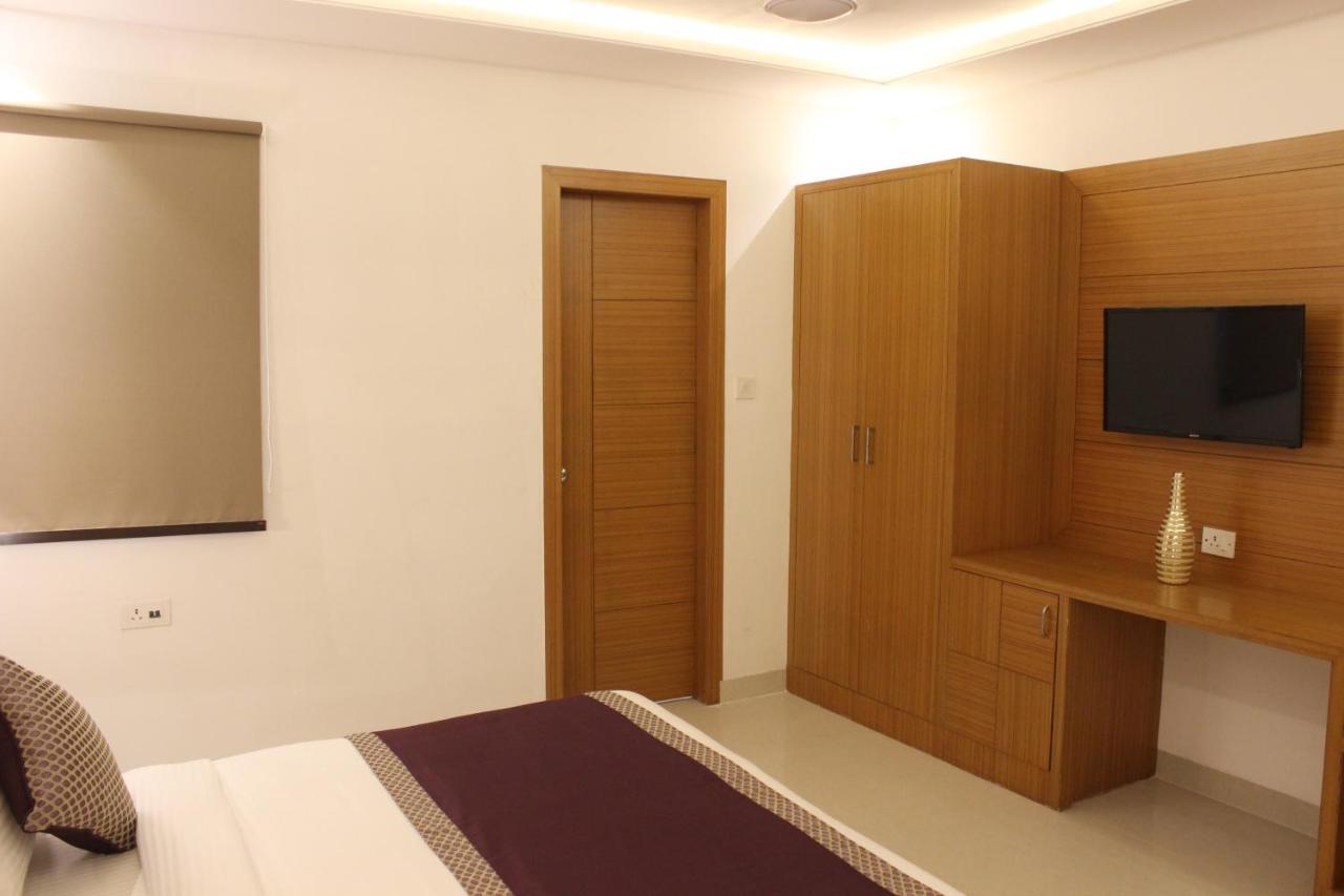 Hotel International By Star Group - Near Delhi Airport