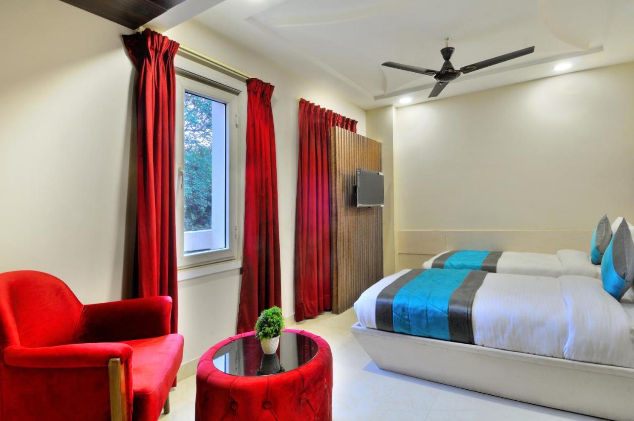Delhi Fab Hotel 3*