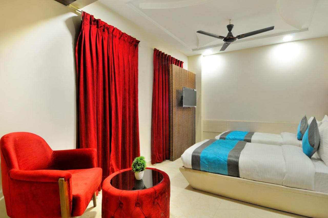 Delhi Fab Hotel 3*