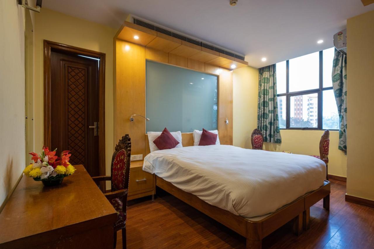Emarald, Hotel New Delhi