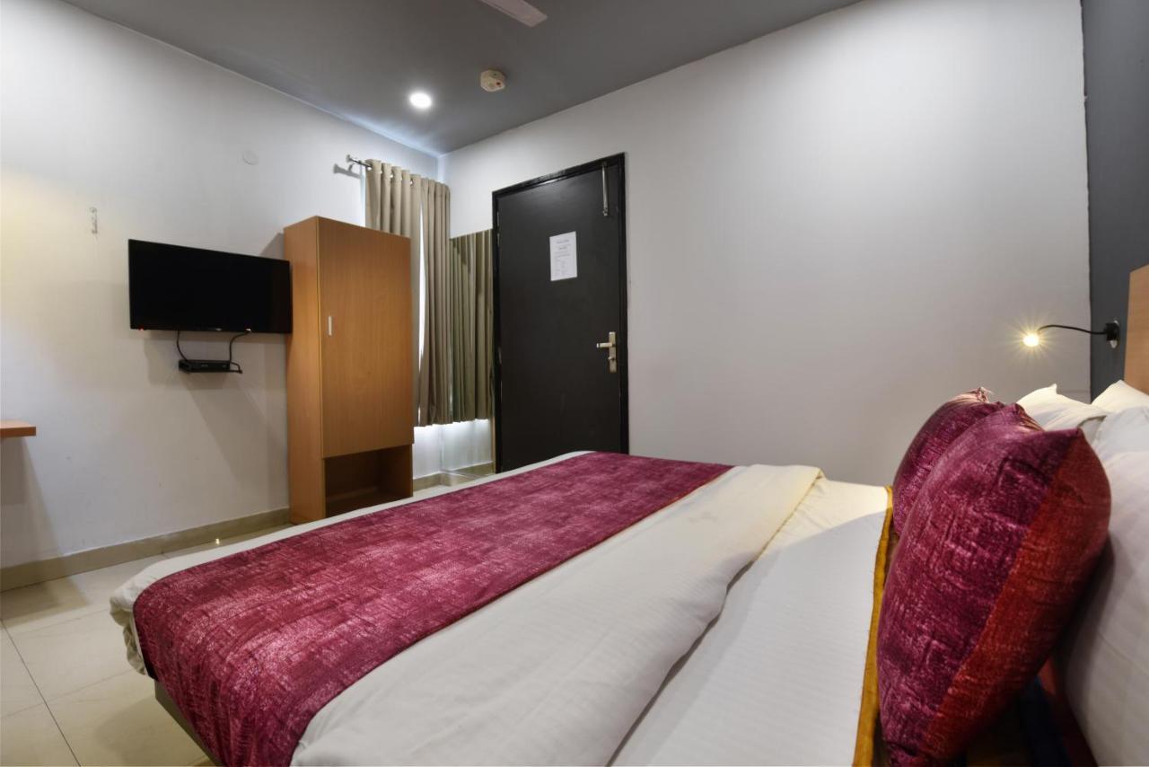 Orchid Saffron - Local Id Accepted Hotel New Delhi