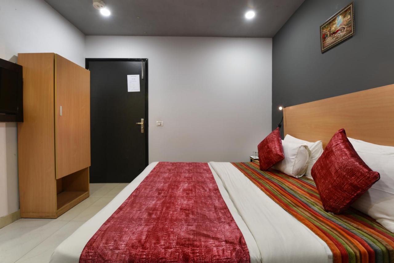 Orchid Saffron - Local Id Accepted Hotel New Delhi