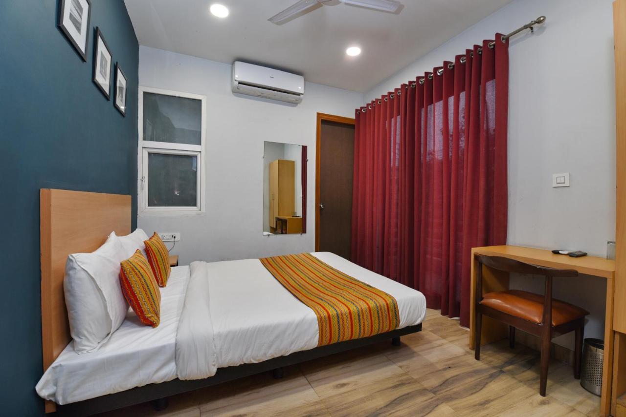 Silver Saffron Near Paschim Vihar Metro Station 3* Nova Deli