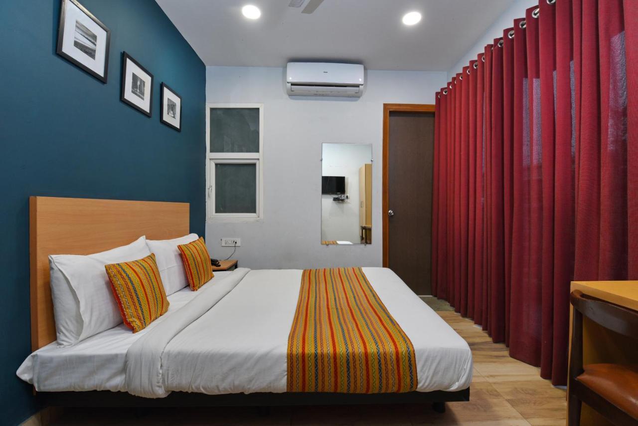 Hotel Silver Saffron Near Paschim Vihar Metro Station Nova Deli
