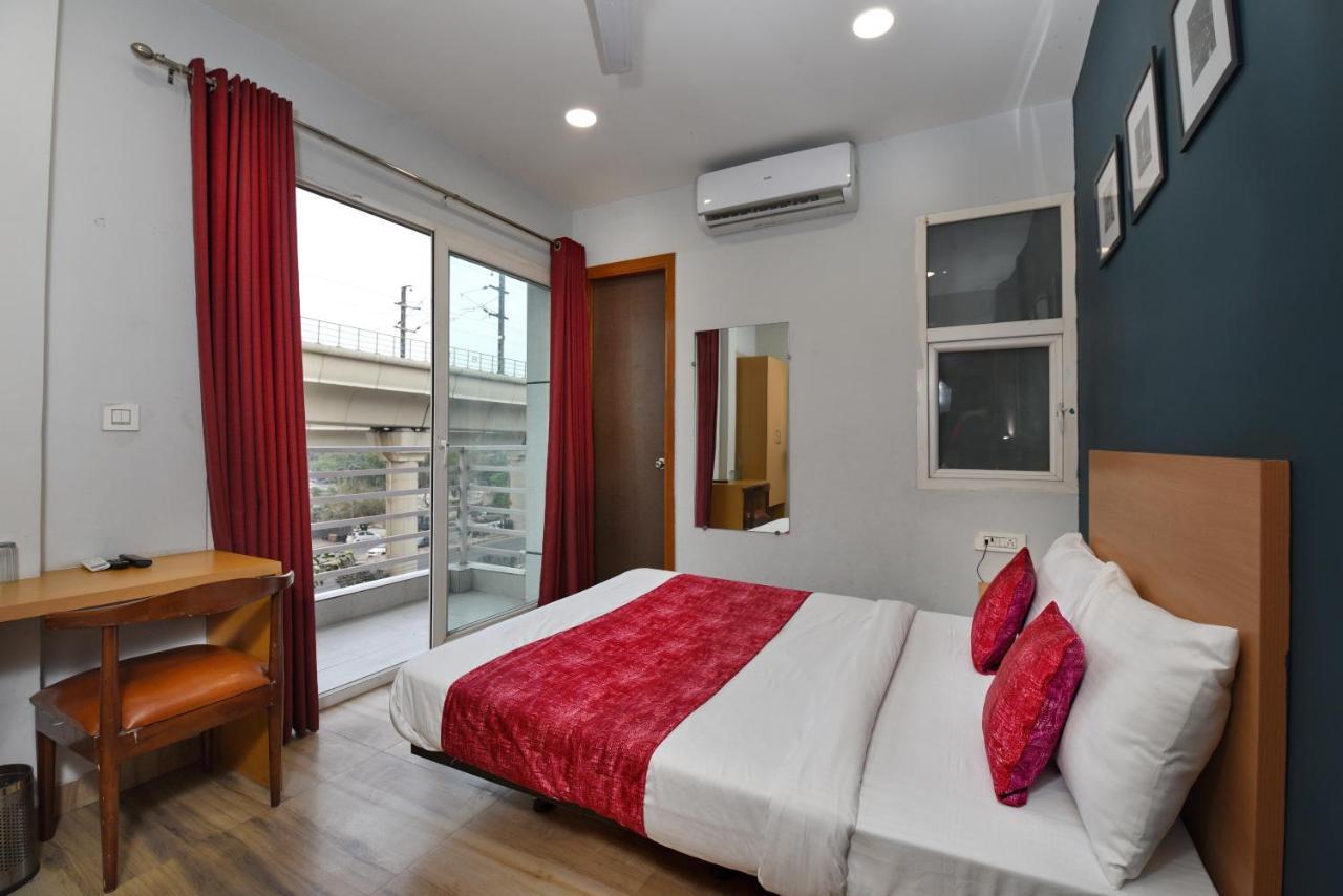 Silver Saffron Near Paschim Vihar Metro Station 3* Nova Deli