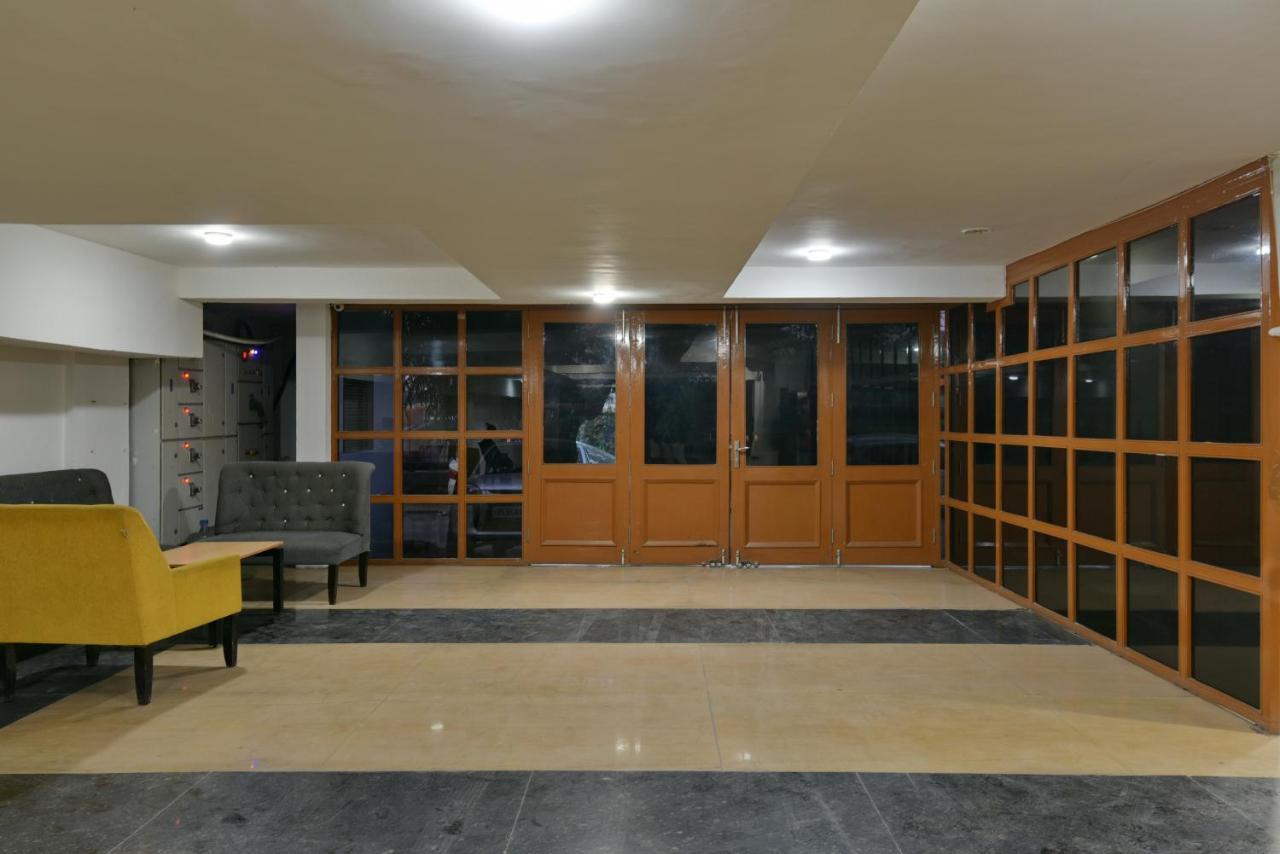 Silver Saffron Near Paschim Vihar Metro Station 3* Nova Deli