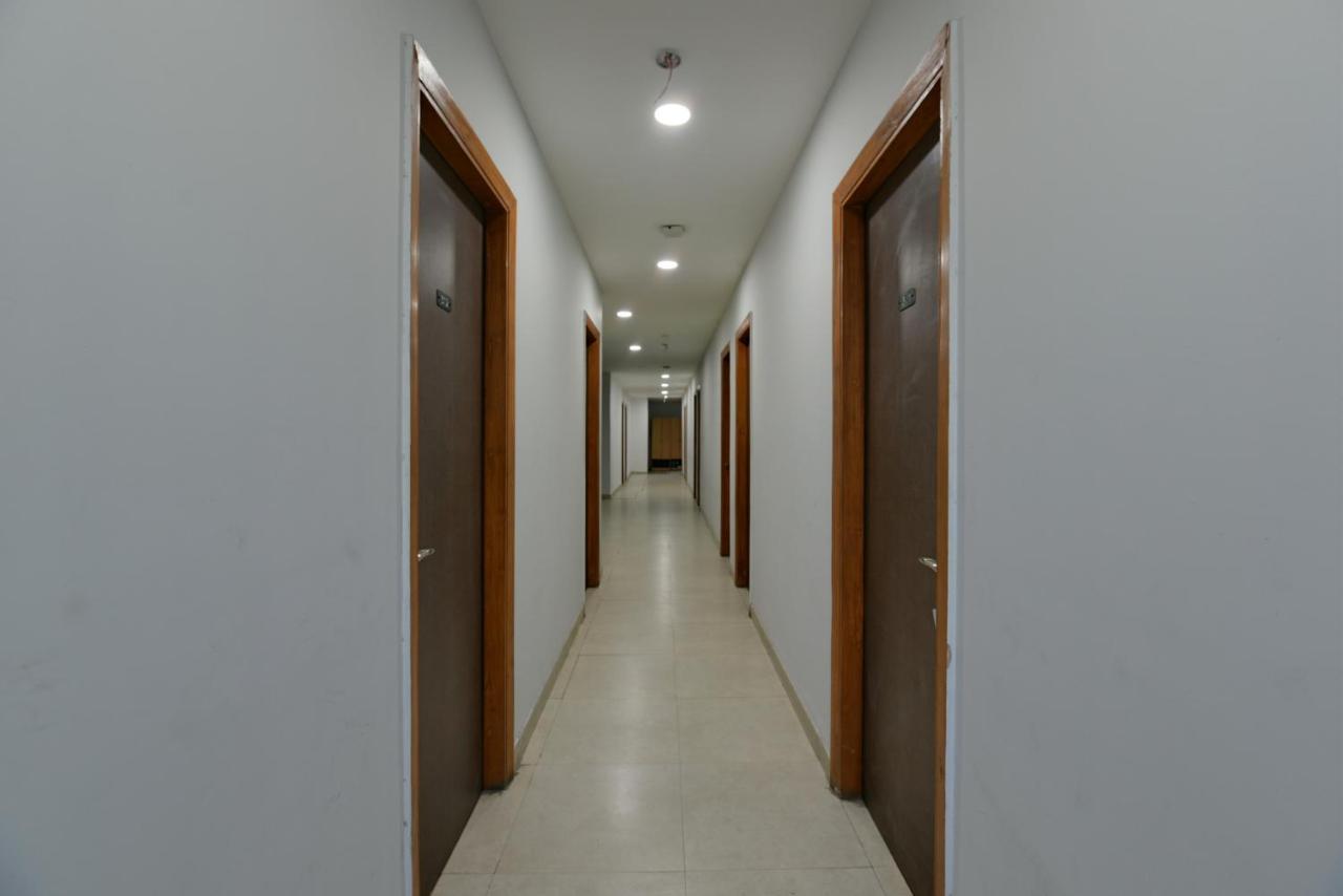 Hotel Silver Saffron Near Paschim Vihar Metro Station Nova Deli