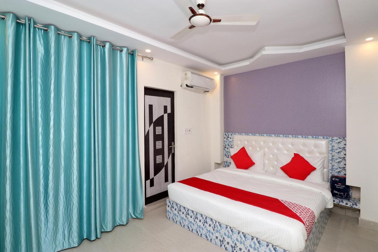 Oyo 25130 Royal 3* New Delhi