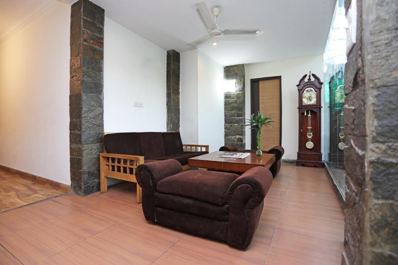 Hotel Oyo South Plaza Near Lotus Temple 3*