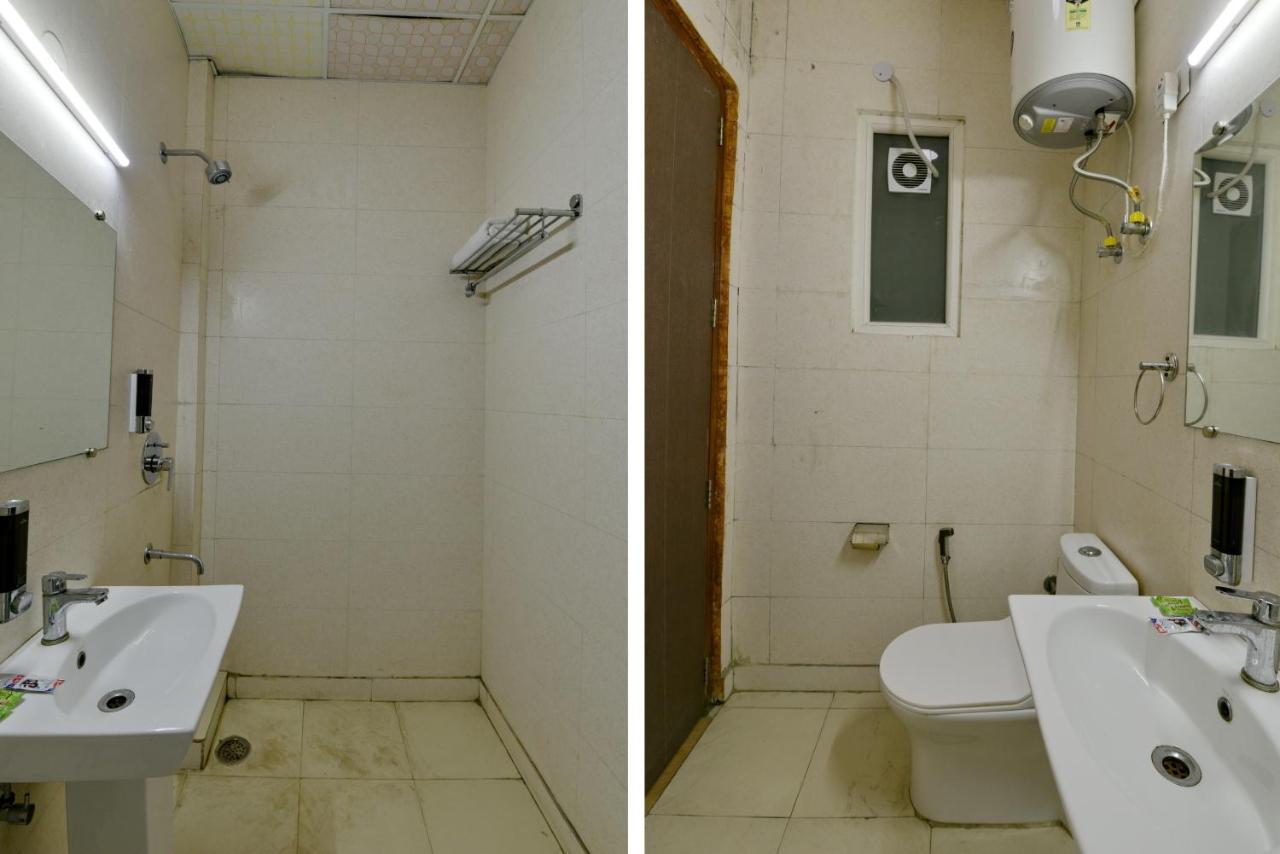 Silver Saffron Near Paschim Vihar Metro Station 3*
