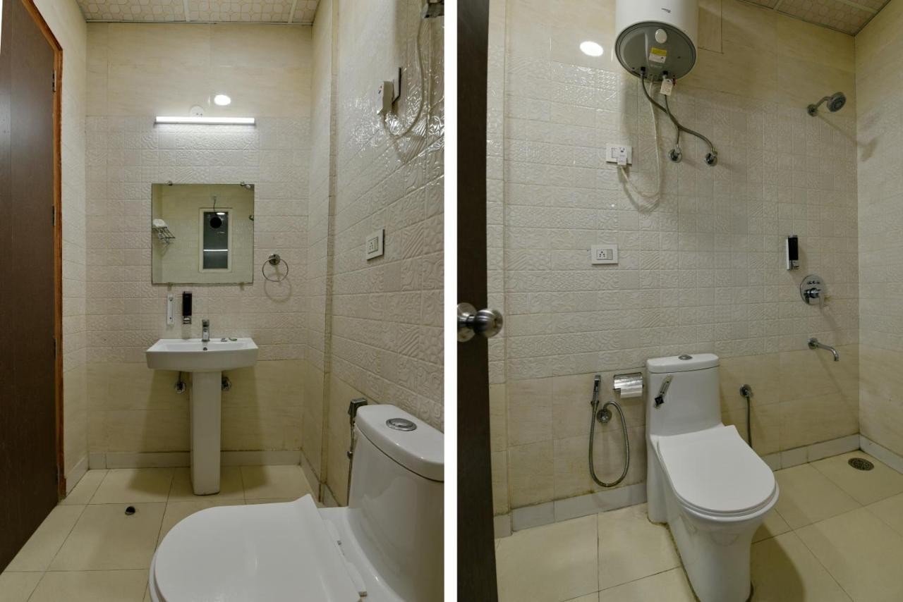 Hotel Silver Saffron Near Paschim Vihar Metro Station 3*