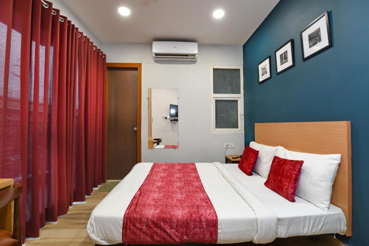 Hotel Silver Saffron Near Paschim Vihar Metro Station Nova Deli