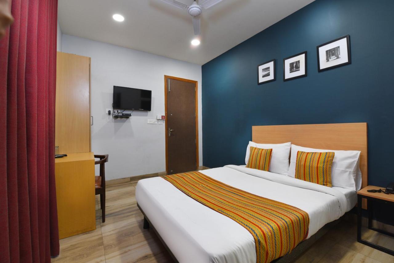 Hotel Silver Saffron Near Paschim Vihar Metro Station
