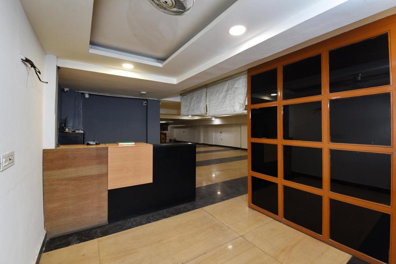 Silver Saffron Near Paschim Vihar Metro Station 3*